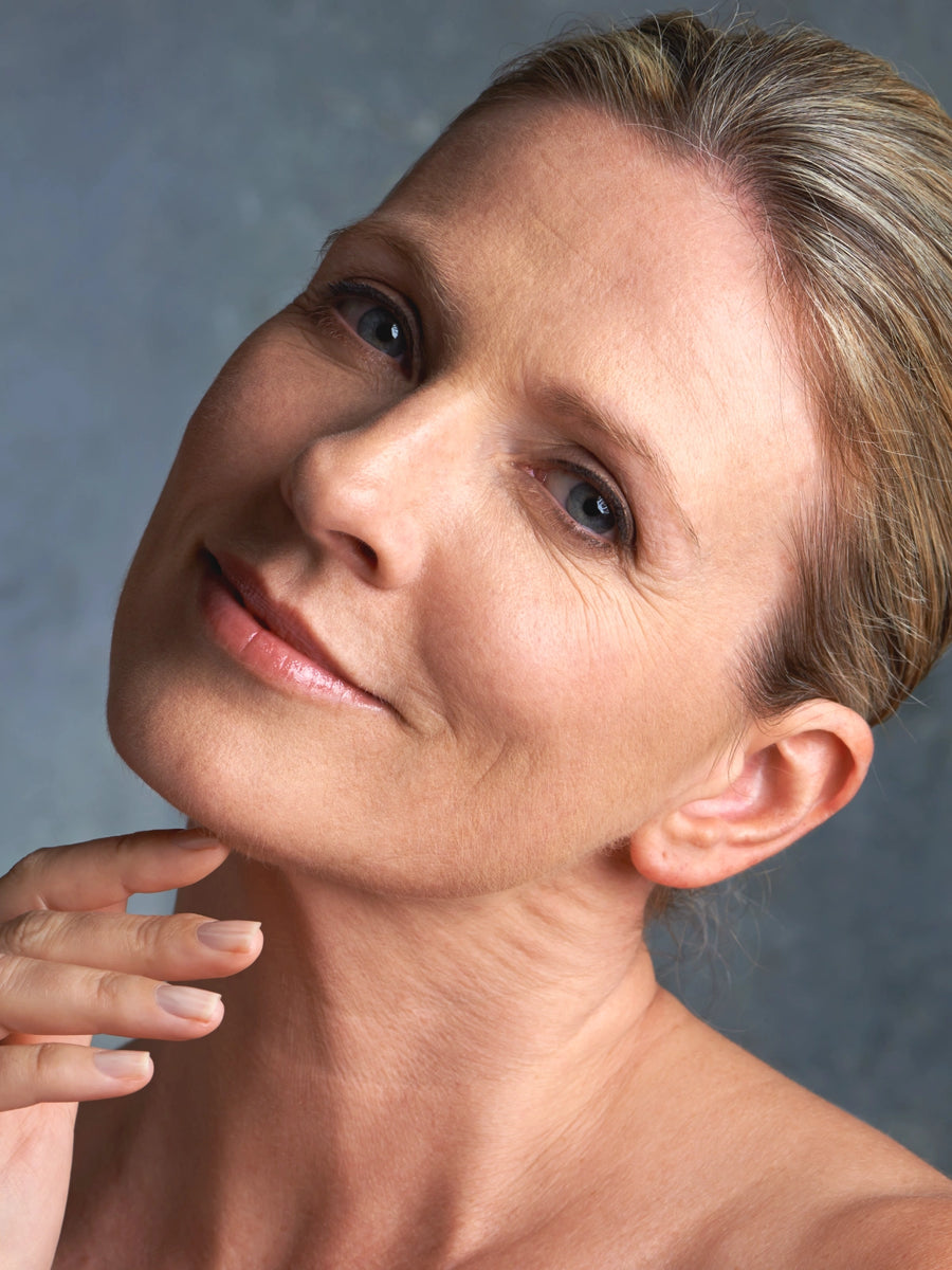 Rostro de una mujer madura con aspecto natural y descansado, imagen ilustrativa de armonización facial en Medellín