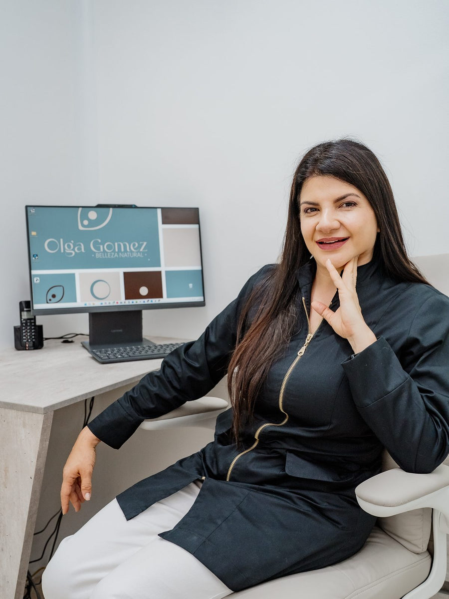 Dra. Olga Gómez Montoya en el consultorio de Olga Gómez Belleza Natural, El Poblado, Medellín