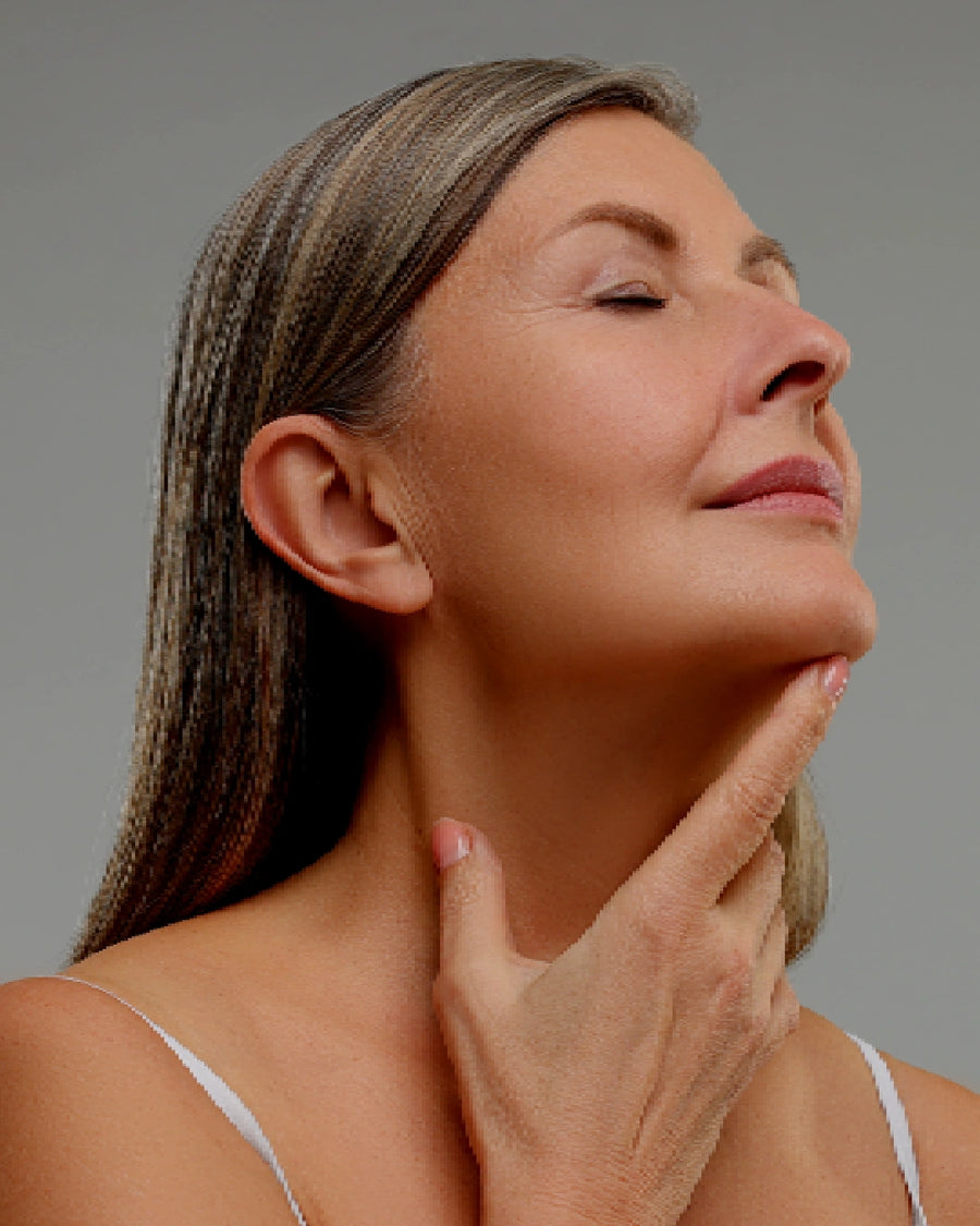 Mujer madura con piel fresca y natural, imagen ilustrativa de medicina estética en Medellín